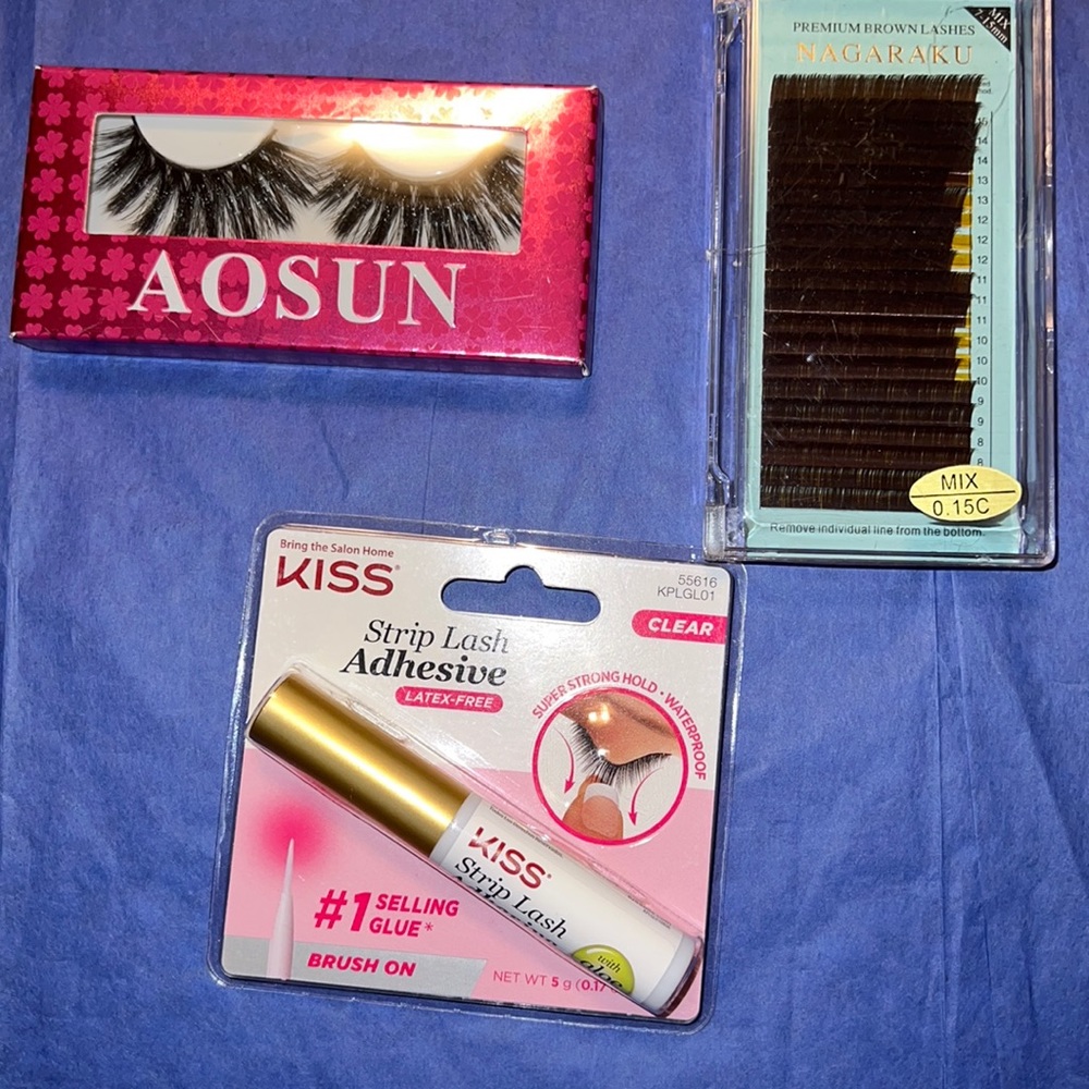 Eyelashes and glue